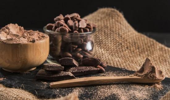 Presión en el mercado del cacao: Futuros caen hacia los US$ 4,000 ante mayor oferta de Costa de Marfil