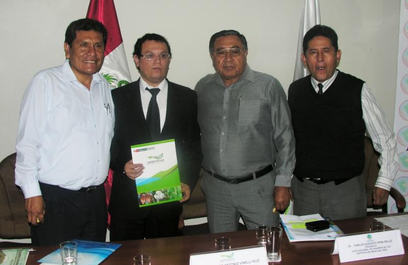 AGROIDEAS Y JUNTA NACIONAL DE USUARIOS DE RIEGO FIRMAN CONVENIO 