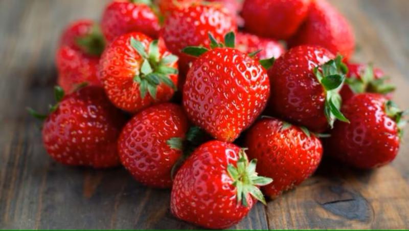 Alertan que fresas en cinco mercados de Lima y Callao contienen altos índices de pesticidas