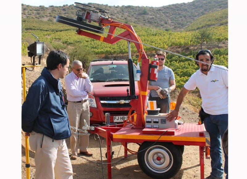 CHILE: INVENTAN MÁQUINA PARA COSECHAR EN LADERAS DE CERROS