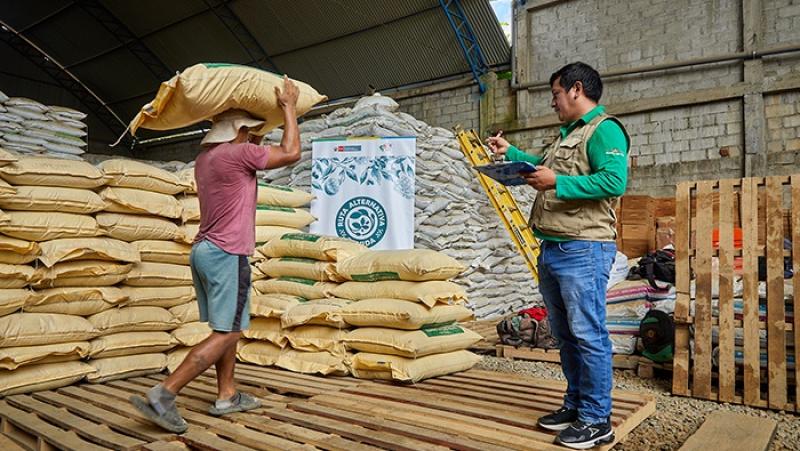 Devida: 1.450 toneladas de guano de islas potenciarán cultivos de café y cacao