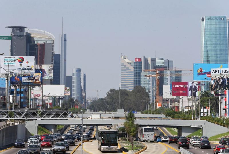 Economía peruana crecería 4 % este año por reactivación de proyectos