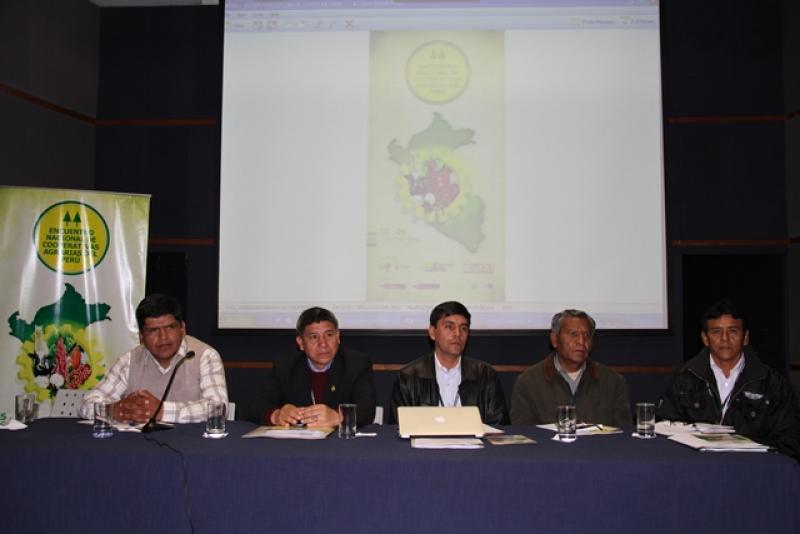 HOY CONSTITUYEN LA FEDERACIÓN DE COOPERATIVAS AGRARIAS DEL PERÚ 