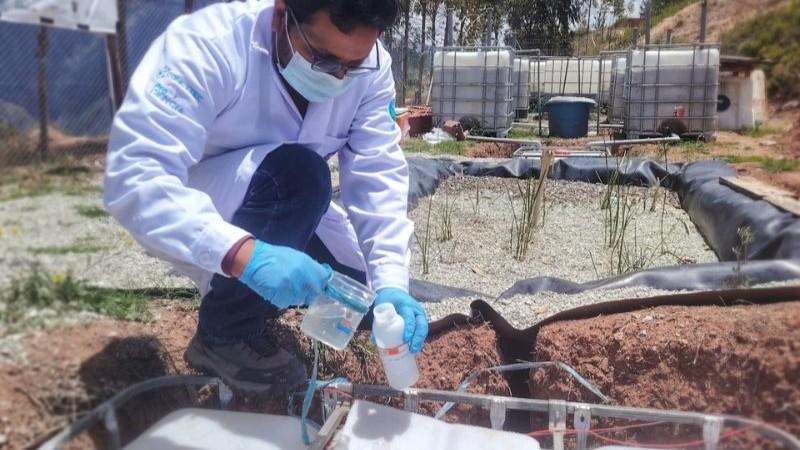 Investigador de la UNALM diseña humedales híbridos para tratar lixiviados tóxicos en Cusco