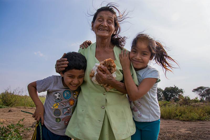 La mujer representa el 30% de la mano de obra agrícola pero el 40% de ellas no posee ingresos propios