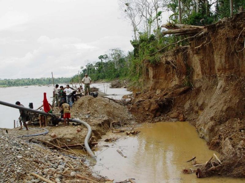 MADRE DE DIOS: POBLADORES DENUNCIAN GRAVES PROBLEMAS AMBIENTALES