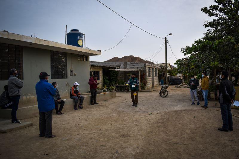 Midagri capacitó a fruticultores del Valle de Chicama para el control integrado de moscas de la fruta