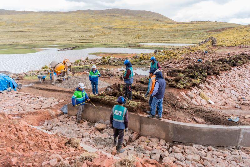 Midagri construirá mil qochas en beneficio de 24 mil familias productoras