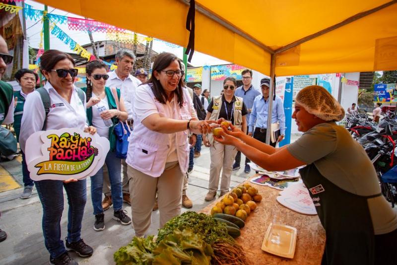 Ministra Nelly Paredes inicia campaña de pastos cultivados para impulsar ganadería de San Martín