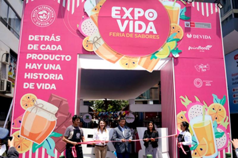 Organizaciones de seis regiones ofertaron sus productos en feria de Devida