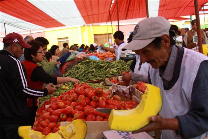 ORGANIZAN FERIA “DE LA CHACRA A LA OLLA” EN SULLANA 