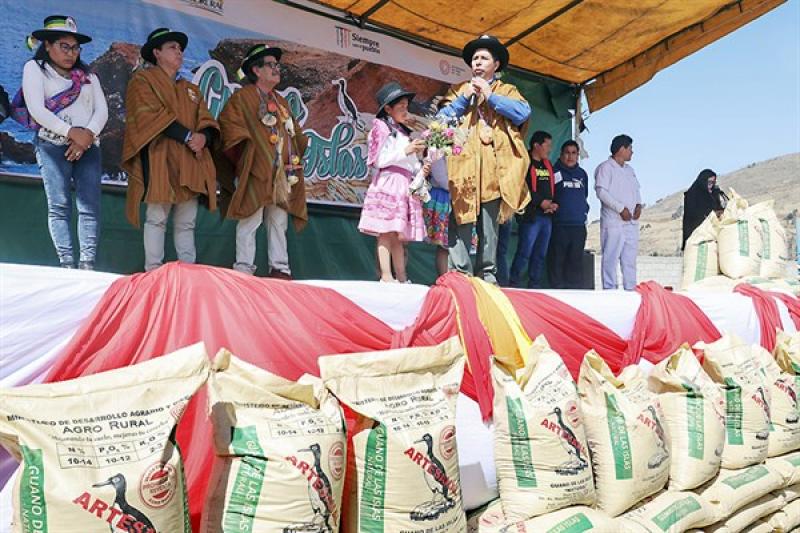 Para promover el trabajo de la agricultura es fundamental el tema del agua