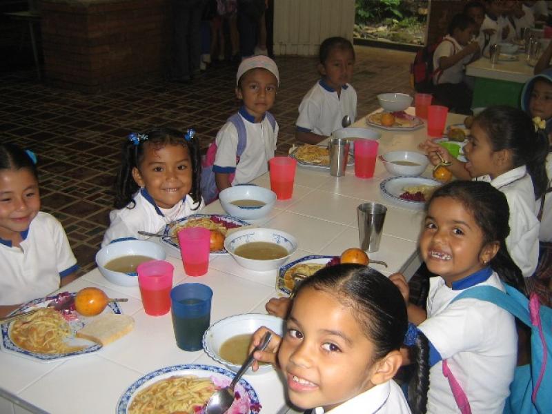PROGRAMAS DE ALIMENTACION ESCOLAR ESTÁN VINCULADOS BENEFICIAN A AGRICULTURA FAMILIAR