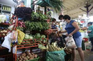 Abastecimiento en los mercados mayoristas se redujo ligeramente ayer