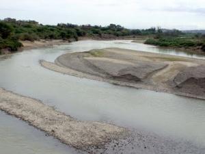 DENUNCIAN QUE EL AGUA DEL PROYECTO PUYANGO-TUMBES ESTÁ CONTAMINADA