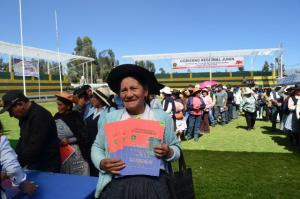 JUNÍN: ENTREGAN TÍTULOS DE PROPIEDAD A 475 AGRICULTORES 