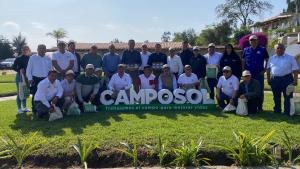 Ministro Ángel Manero y autoridades de La Libertad visitan campos de producción de Camposol en Chao