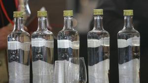 Pisqueros crearán nuevas marcas para enviar aguardiente y no pisco a Chile