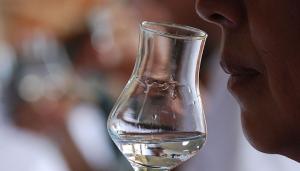 Productores peruanos de pisco enojados por promoción del Mincetur en Rusia de la marca Barsol que cuenta con capitales chilenos