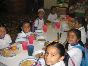 PROGRAMAS DE ALIMENTACION ESCOLAR ESTÁN VINCULADOS BENEFICIAN A AGRICULTURA FAMILIAR