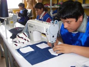 PROPONEN COMERCIALIZAR PRODUCTOS QUE ELABORAN CENTROS DE EDUCACIÓN TÉCNICA-PRODUCTIVA